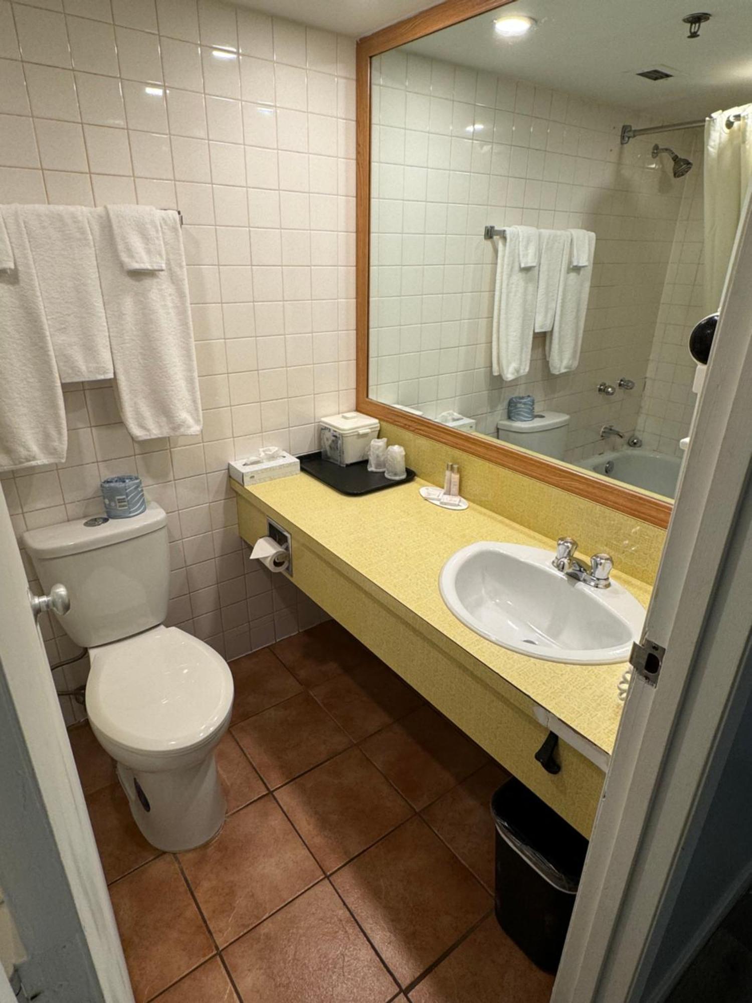 Travelodge By Wyndham Winnipeg Airport Eksteriør billede